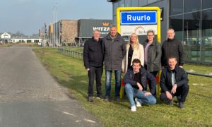 Henk Deunk, Hans Lenselink, Natasja Snijders, Nynke Dolphijn en Wout van ‘t Wel (staand, vlnr) en Geert Cornelissen (l.) en Rob Luttikholt. Foto: Richard Stegers